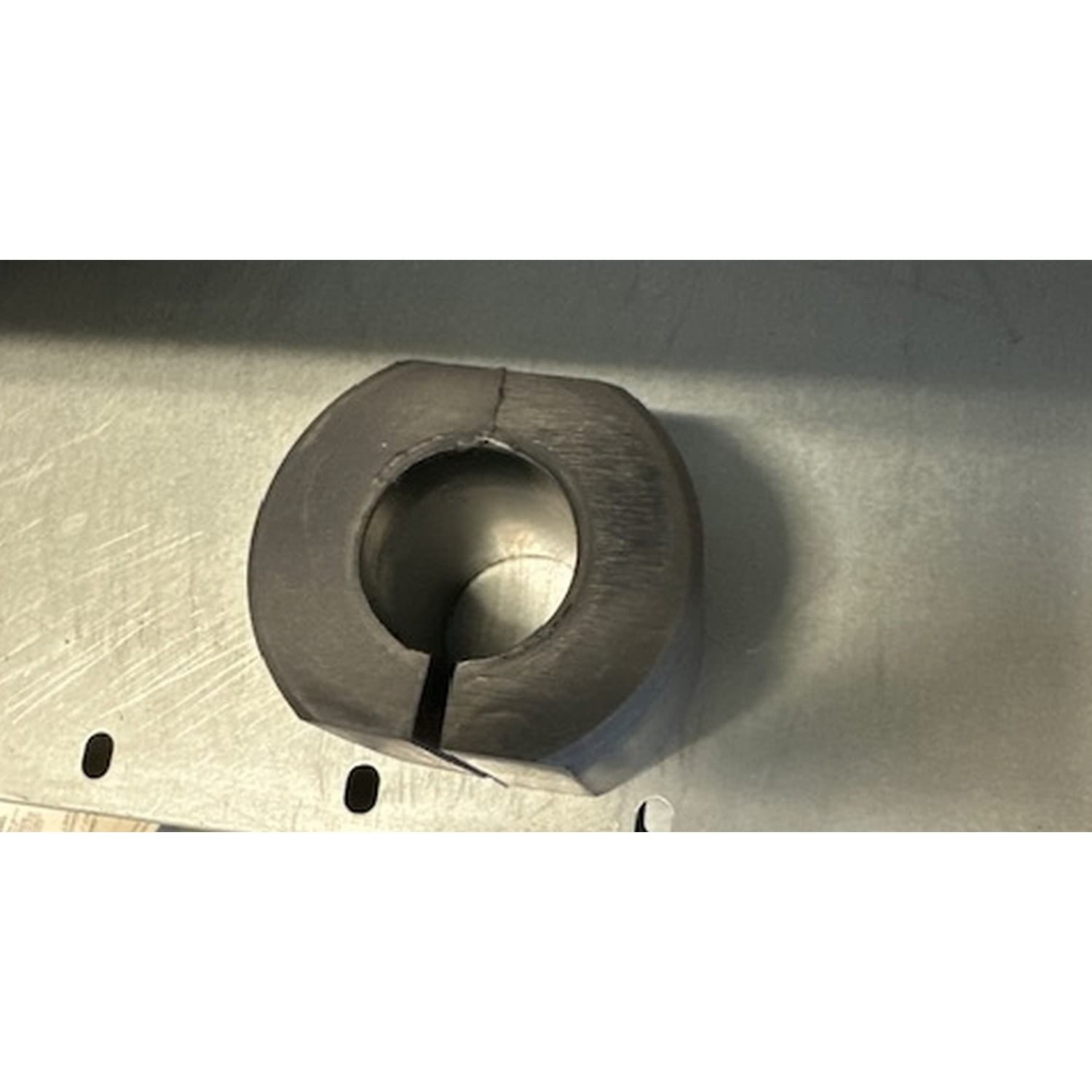 Tuleja stabilizatora Iveco 503136009