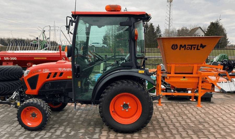Rozsiewacz komunalny MOTYL N031/21 z koszem malowanym — zdjęcie 3